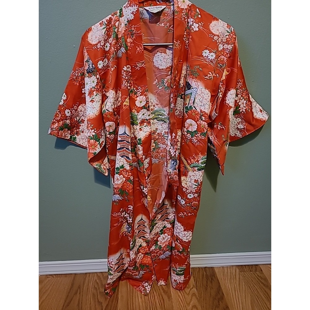 Vintage Japan Made ICHI BAN Floral Kimono With Buildings‎ Size Large